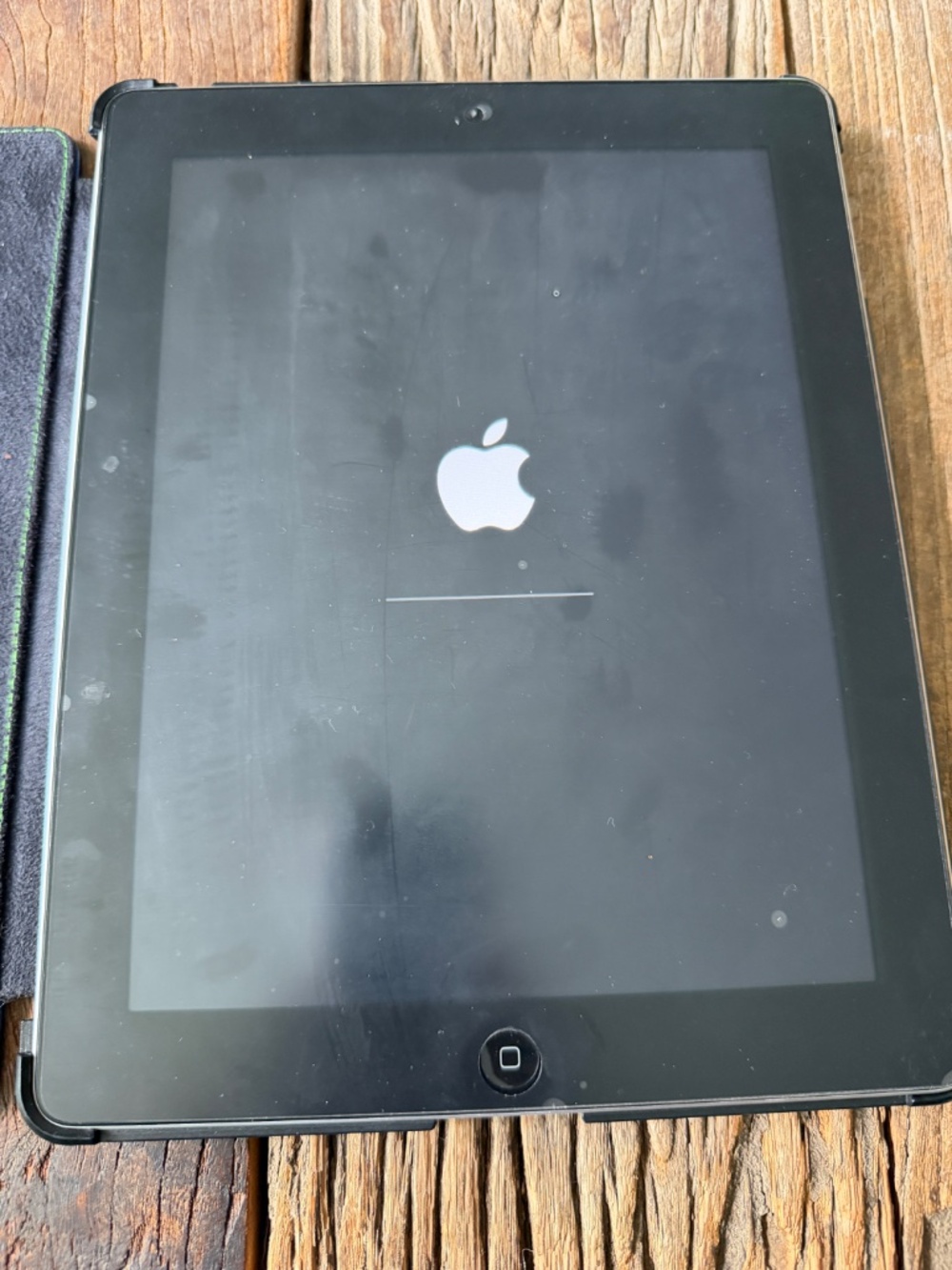 iPad 2 Model a1395 16GB with leather case as bonus